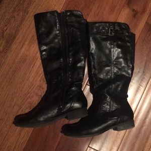 Bass black leather boots size 7